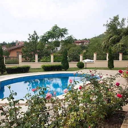 Апартаменты Deluxe 2 Bedroom With Pool View Mamaafrica *