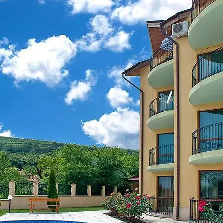 Апартаменты Deluxe 2 Bedroom With Pool View Mamaafrica
